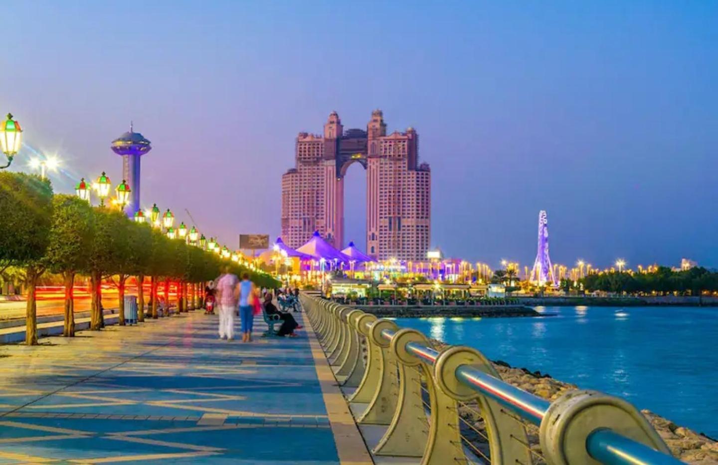 Corniche Street - New Suave Hostel Abu Dhabi