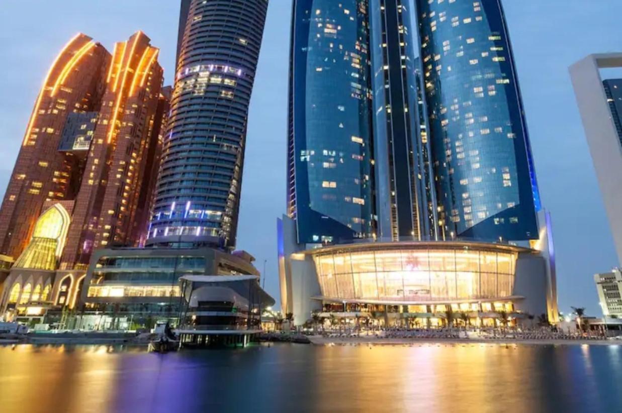 Corniche Street - New Suave Hostel Abu Dhabi