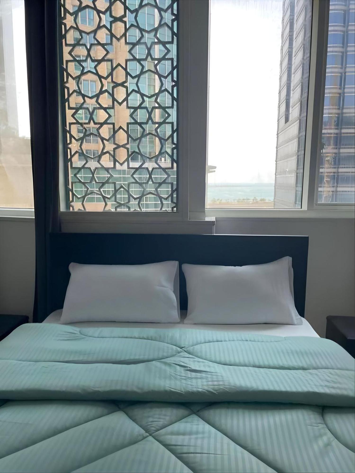 Corniche Street - New Suave Hostel Abu Dhabi